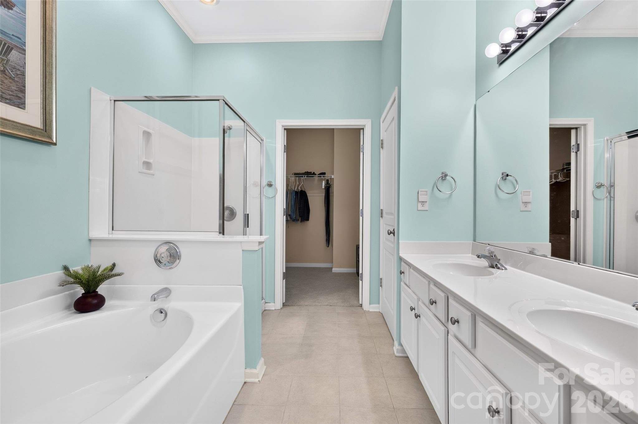 Ensuite with a walk in closest. - 8432 Brookings Drive, Charlotte