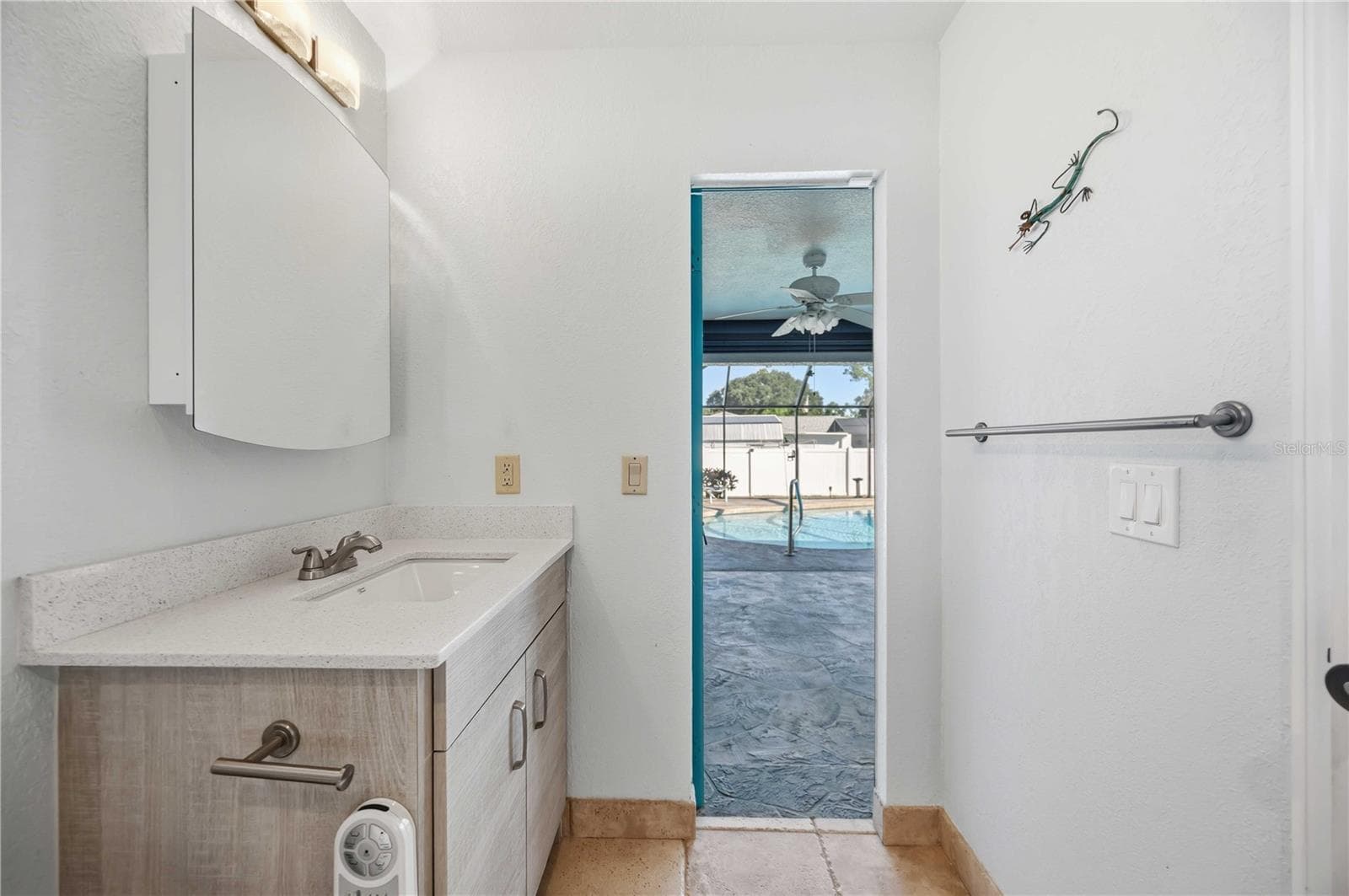 Pool bath - 21012 CHURON AVE, PORT CHARLOTTE