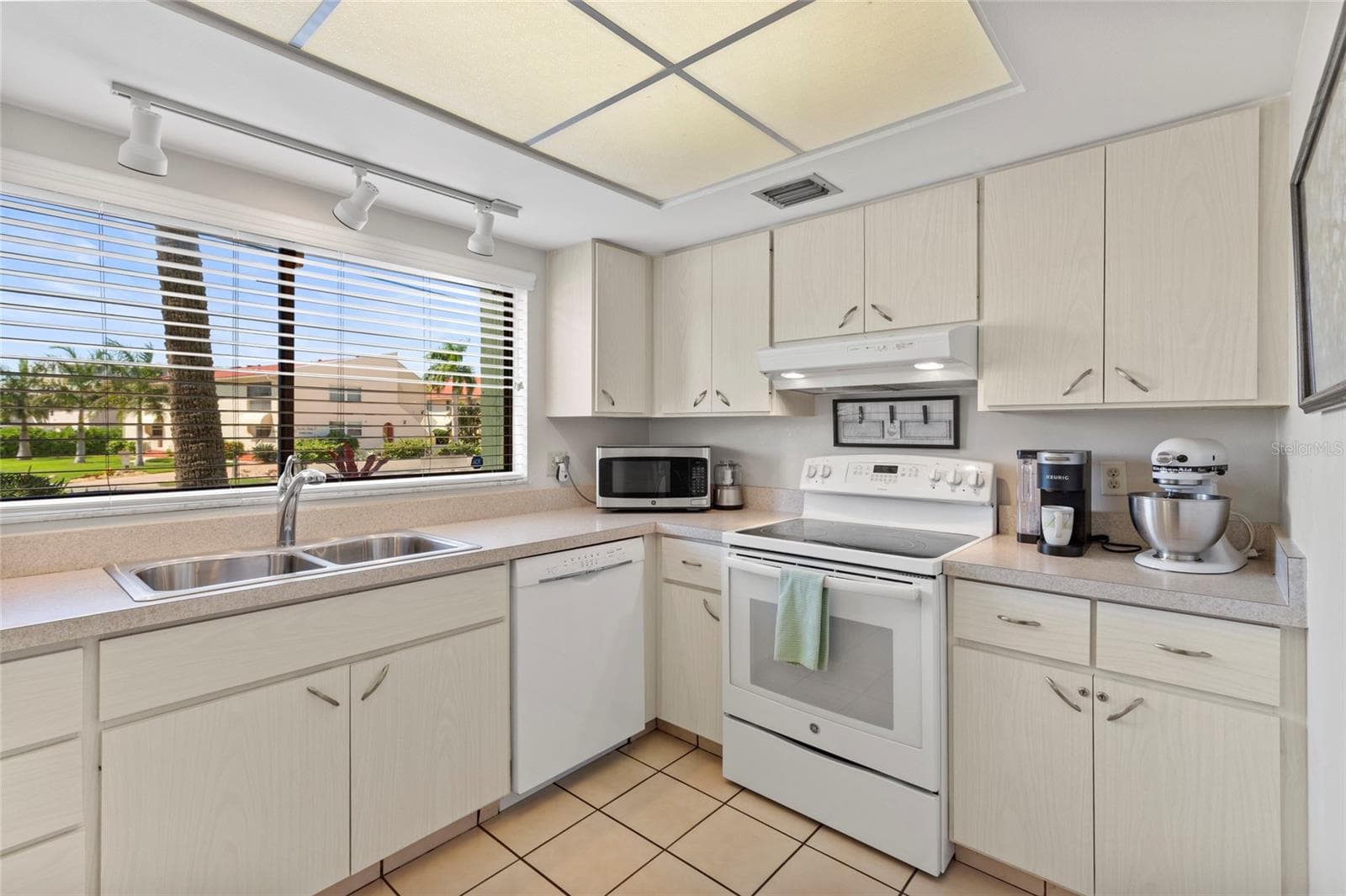 Condominium at 6703 MIDNIGHT PASS RD #101, SARASOTA, photo 11 of 46