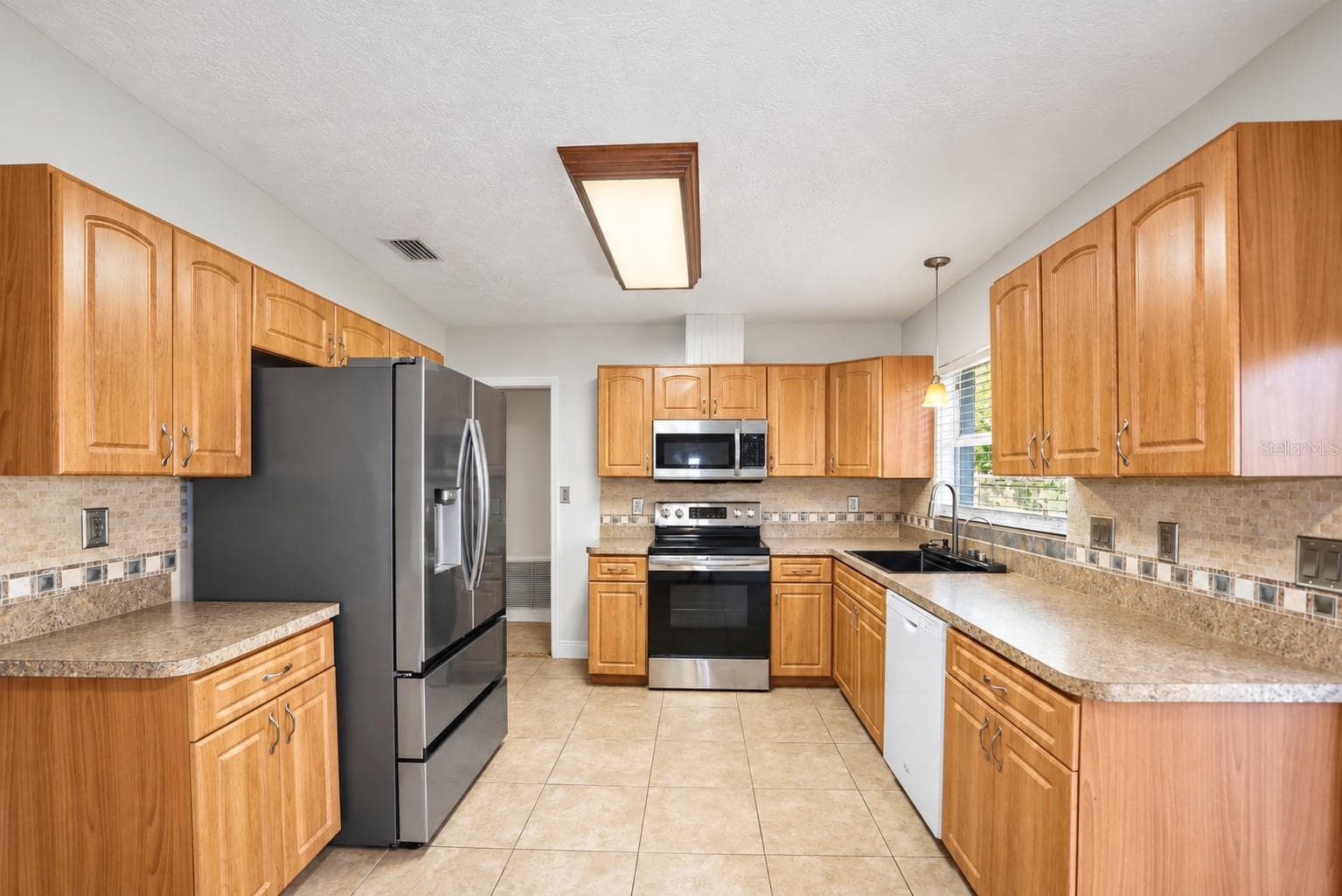 Single Family Residence at 730 SAN CHRISTOPHER DR, DUNEDIN, photo 6 of 25