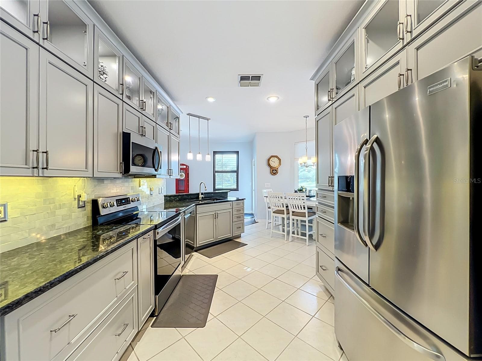 Custom cabients, lighting and loads of storage - 5377 RED LEAF CT, OVIEDO