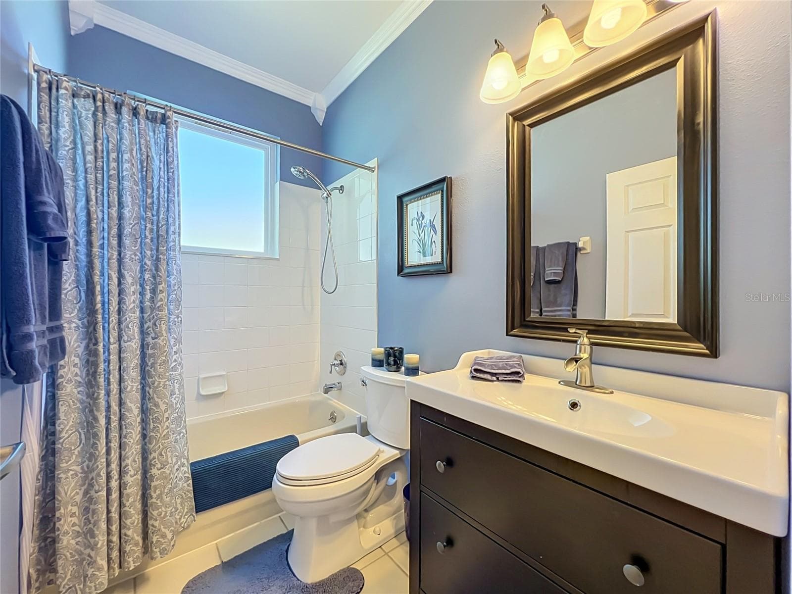 Updated Shared Guest Bath - 5377 RED LEAF CT, OVIEDO