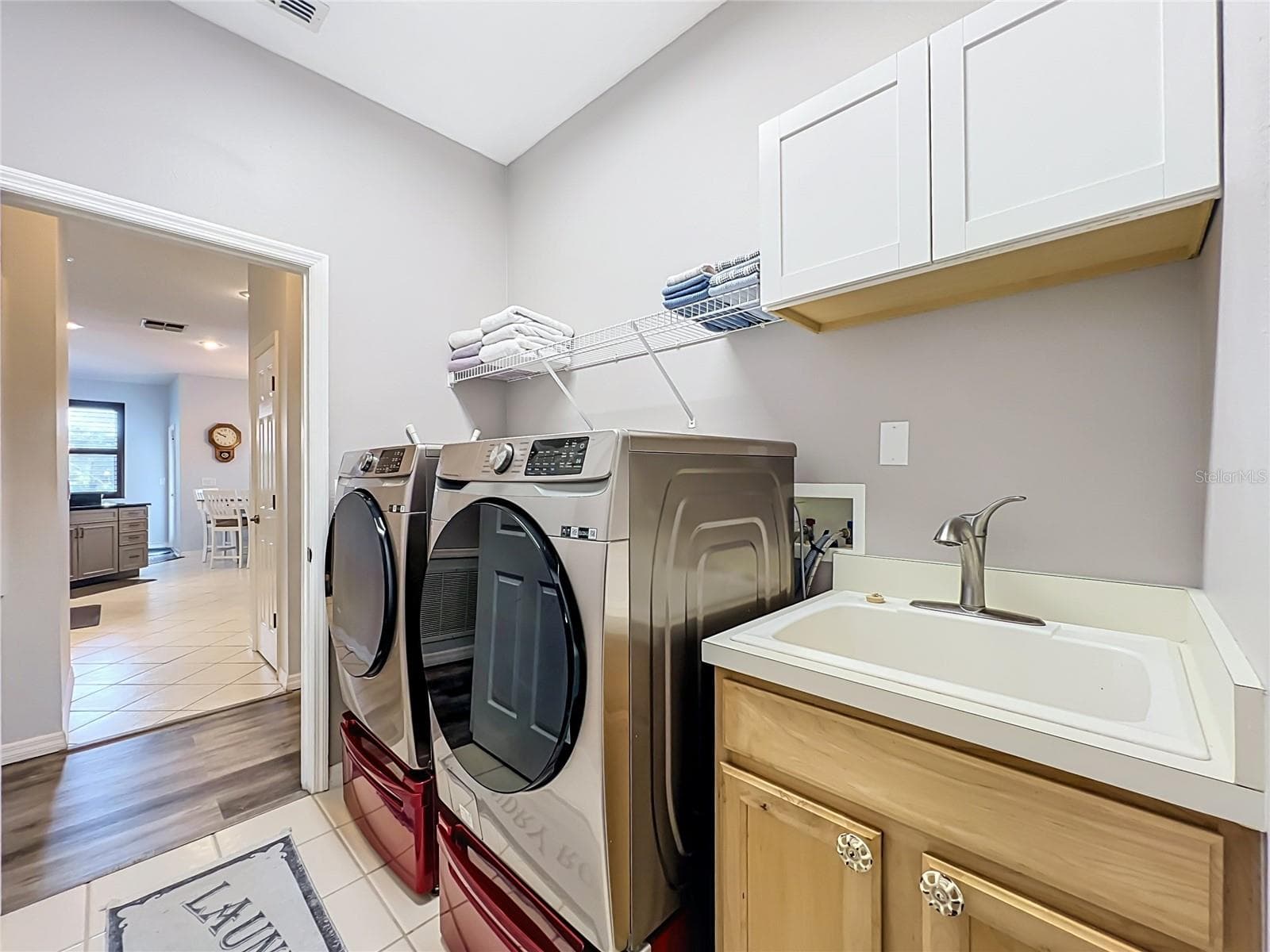 Love the extra storage & utility sink - 5377 RED LEAF CT, OVIEDO