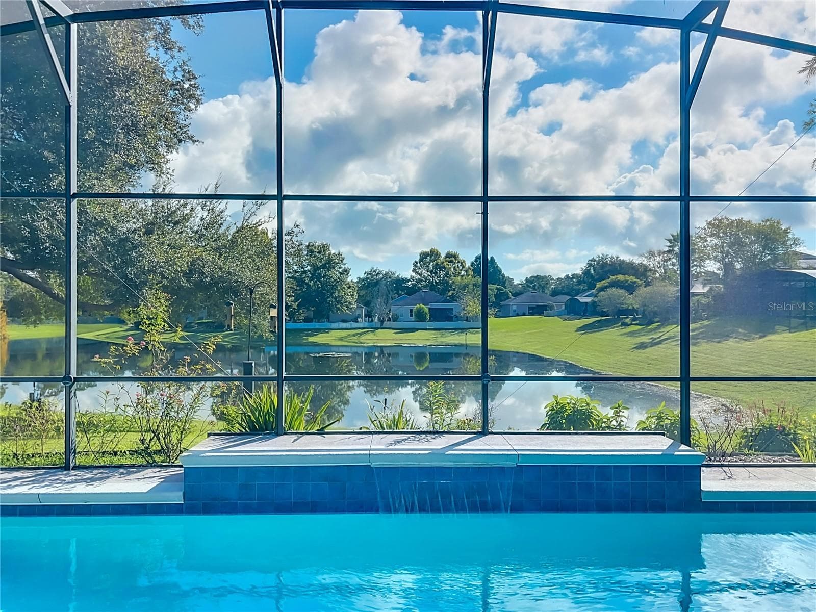 Tranquil waterfall on a daily timer - 5377 RED LEAF CT, OVIEDO