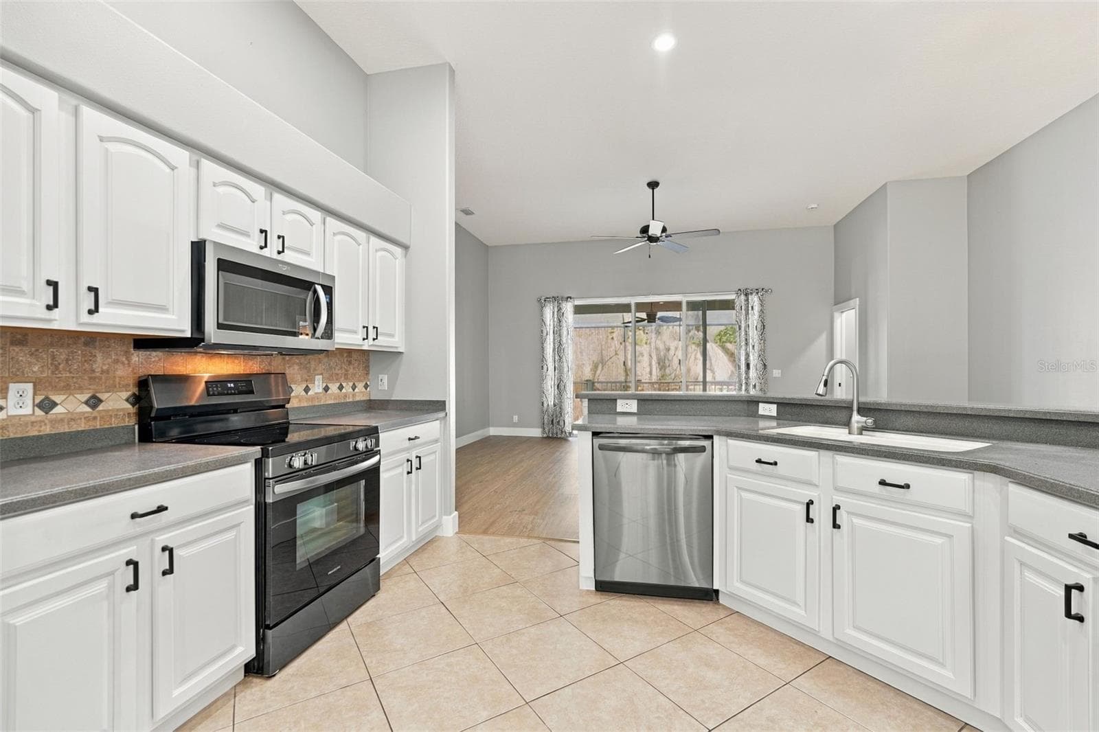 kitchn - 4006 30TH LN E, BRADENTON