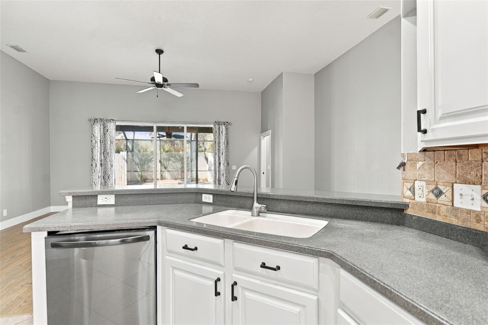 kitchen - 4006 30TH LN E, BRADENTON
