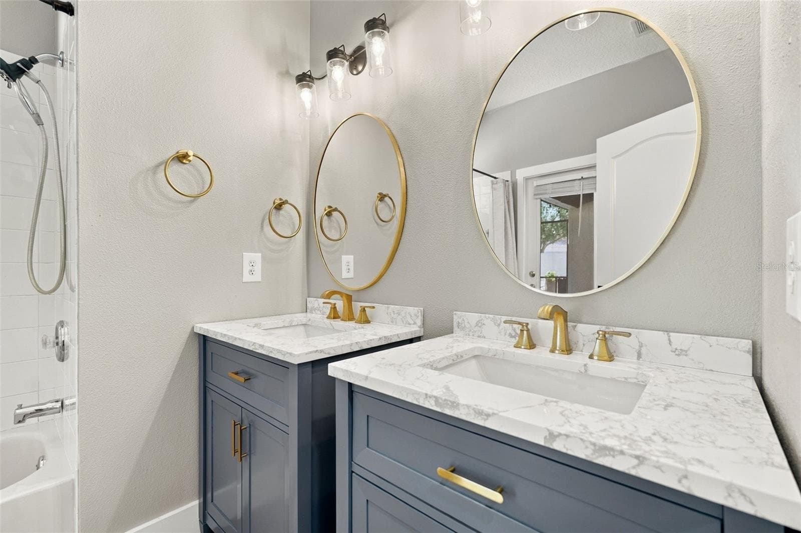 guest bathroom - 4006 30TH LN E, BRADENTON