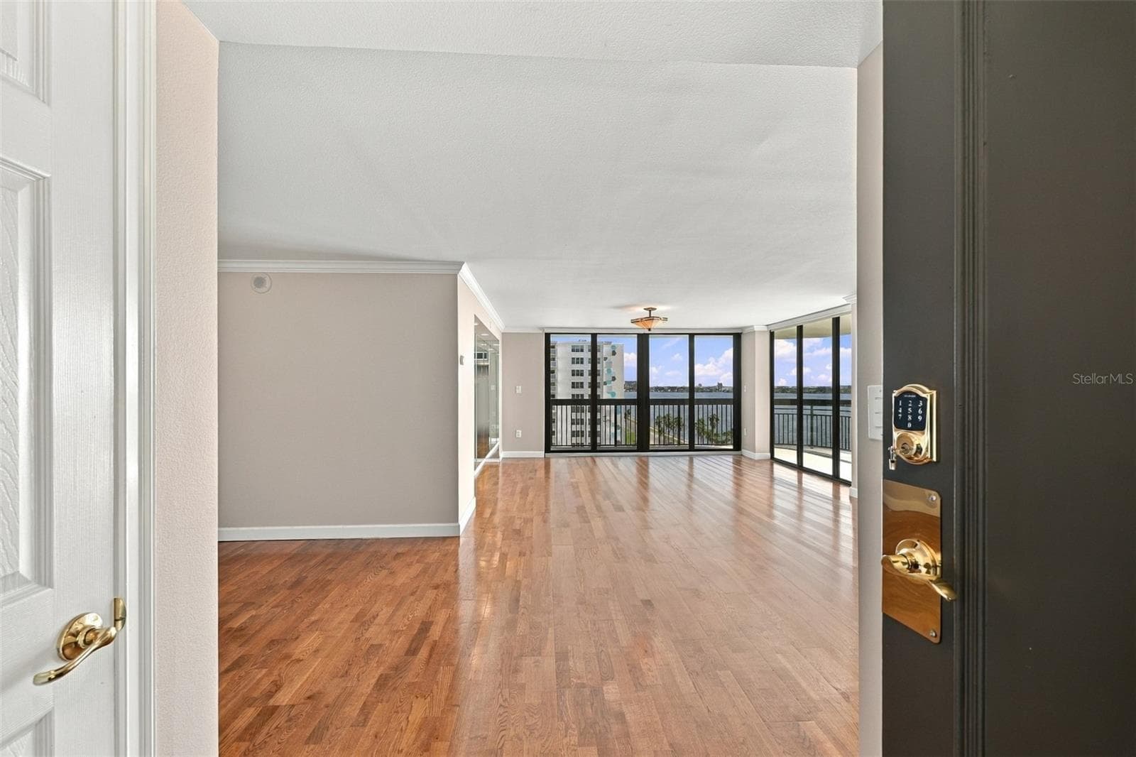 Condominium at 2413 BAYSHORE BLVD #1005, TAMPA, photo 4 of 57