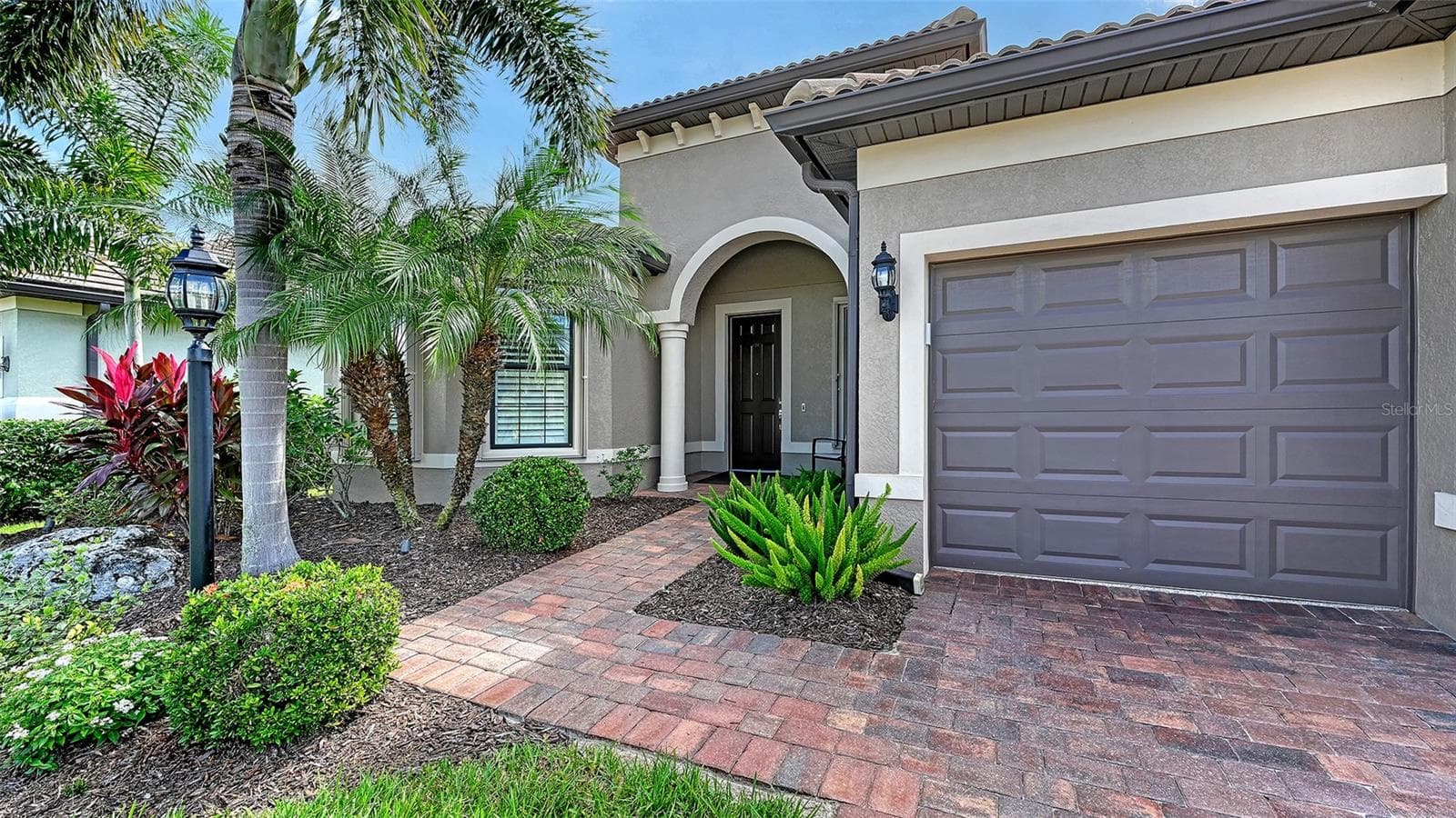 Single Family Residence at 6827 GOSPORT CV, BRADENTON, photo 6 of 96