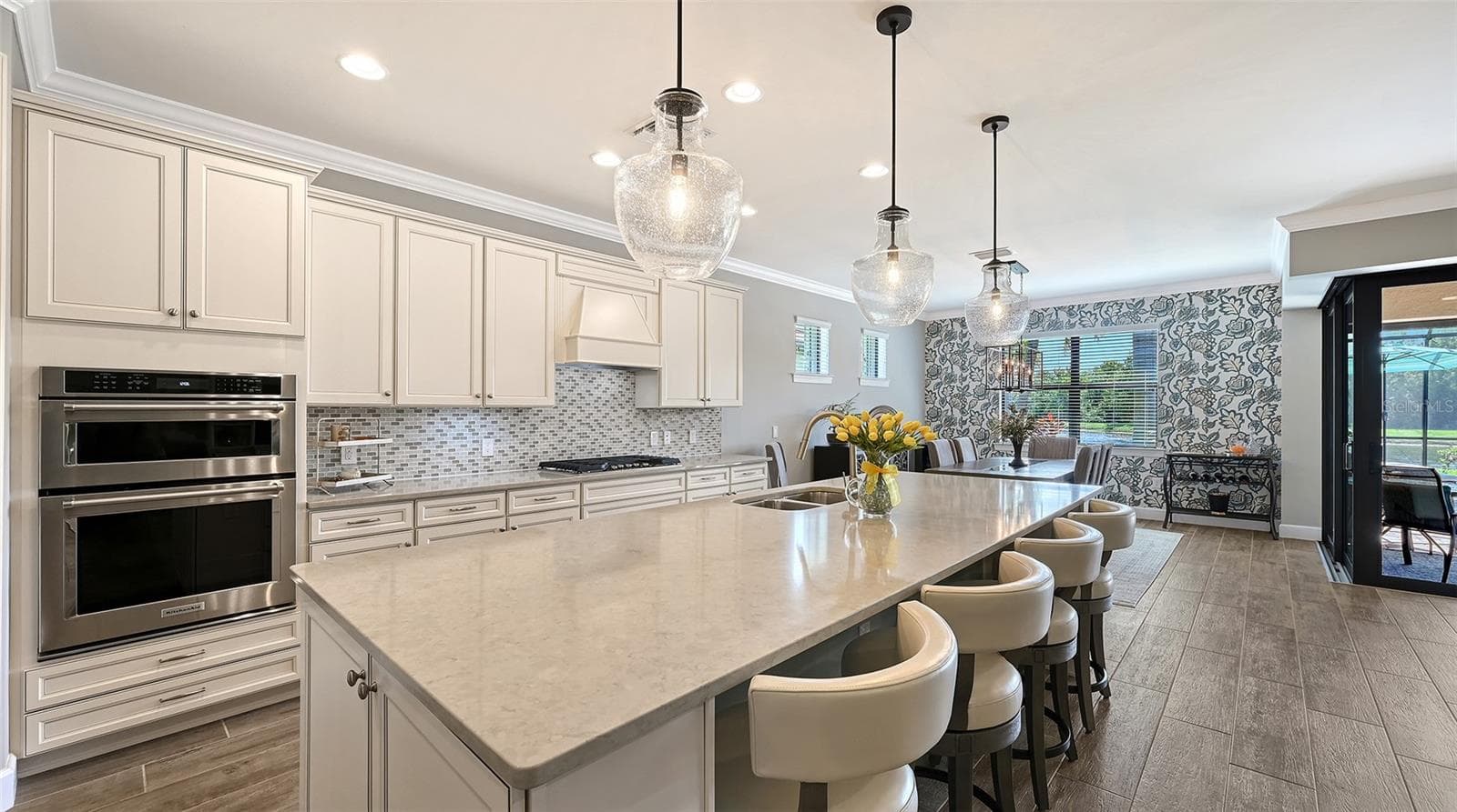Single Family Residence at 6827 GOSPORT CV, BRADENTON, photo 11 of 96