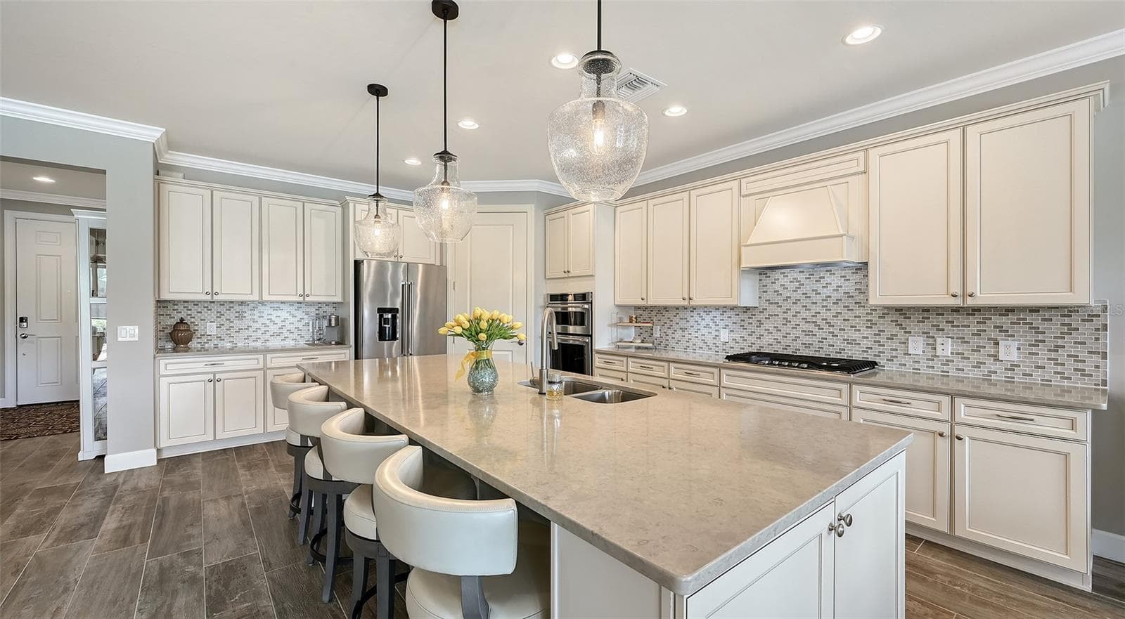 This large center island is perfect for a night of gathering and entertaining. - 6827 GOSPORT CV, BRADENTON