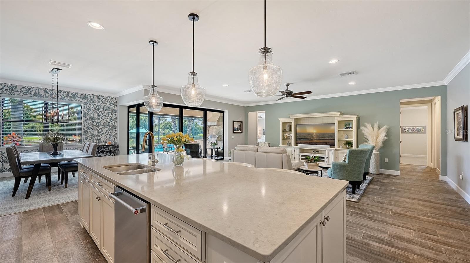 Single Family Residence at 6827 GOSPORT CV, BRADENTON, photo 13 of 96