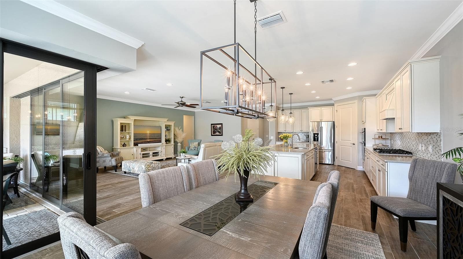 Single Family Residence at 6827 GOSPORT CV, BRADENTON, photo 22 of 96