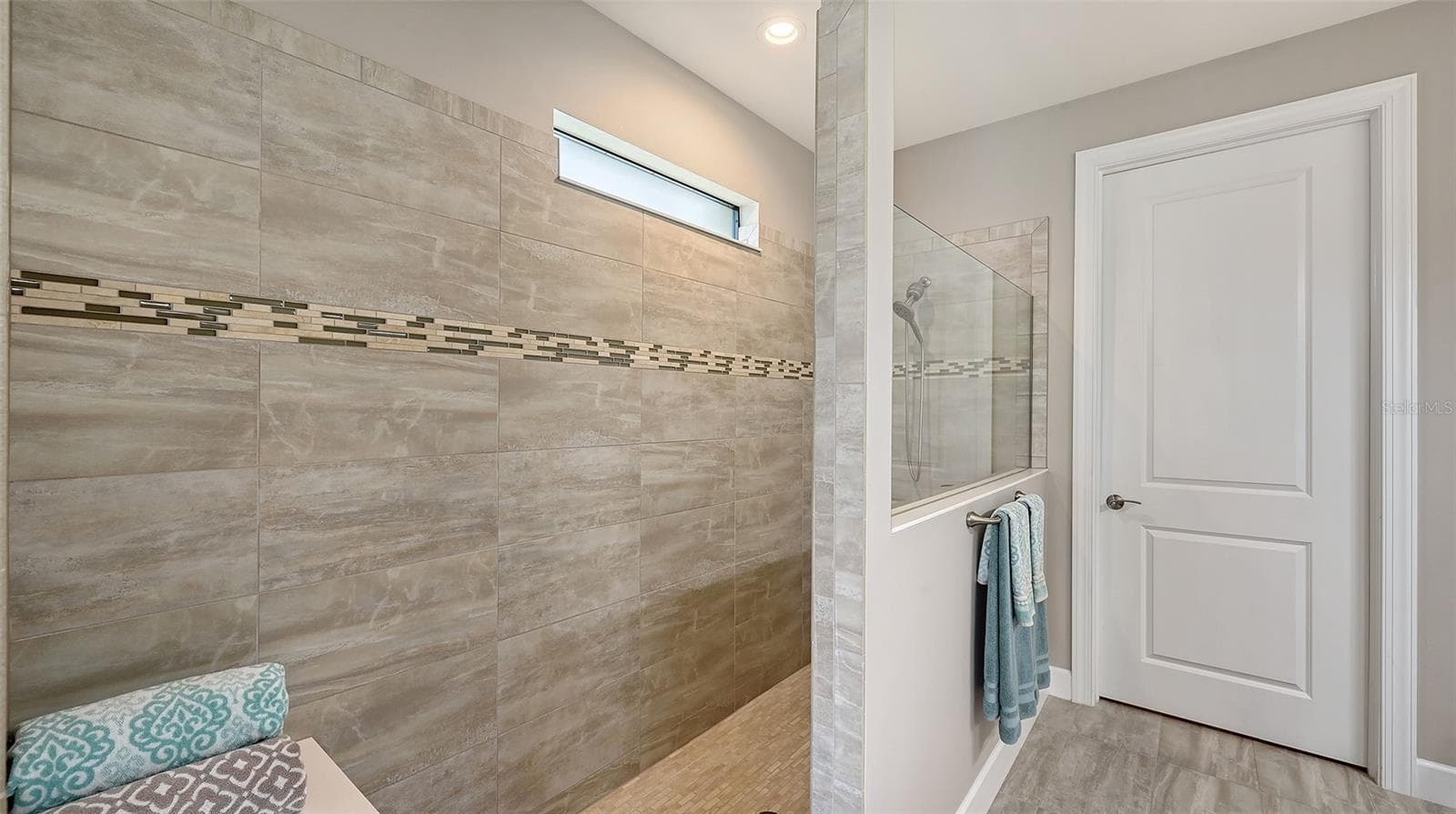 The primary bath offers a spa-inspired retreat, featuring an oversized walk-in shower designed for relaxation and rejuvenation. - 6827 GOSPORT CV, BRADENTON