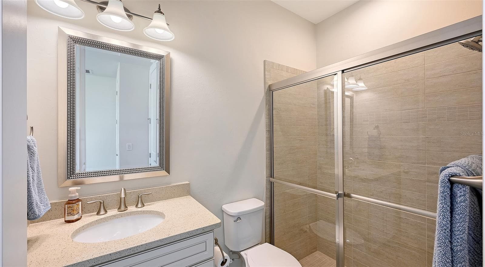 The seconday bedroom ensuite. - 6827 GOSPORT CV, BRADENTON