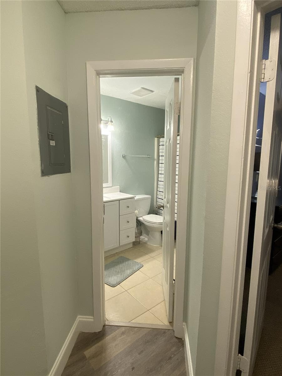 Hall to Guest Bath - 615 DORY LN #104, ALTAMONTE SPRINGS