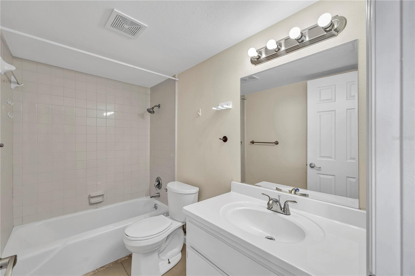 Condominium at 1550 11TH ST NE #B3, WINTER HAVEN, photo 13 of 28
