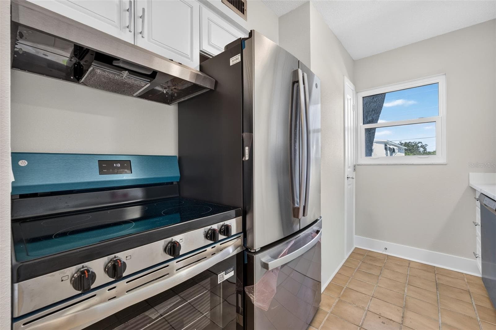 Brand new stainless appliances - 6982 SUNSET DR S #6982, SOUTH PASADENA