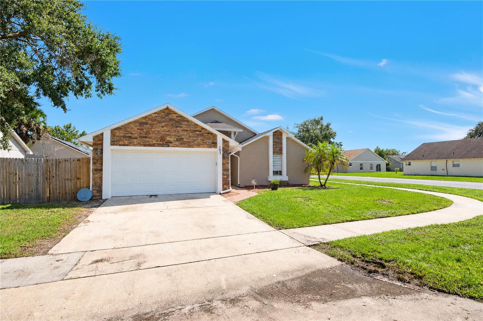Single Family Residence at 101 N ABERDEEN CIR, SANFORD, photo 2 of 26