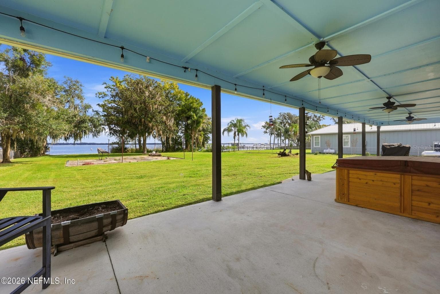 Hot tub conveys - 424 CEDAR CREEK RD, PALATKA