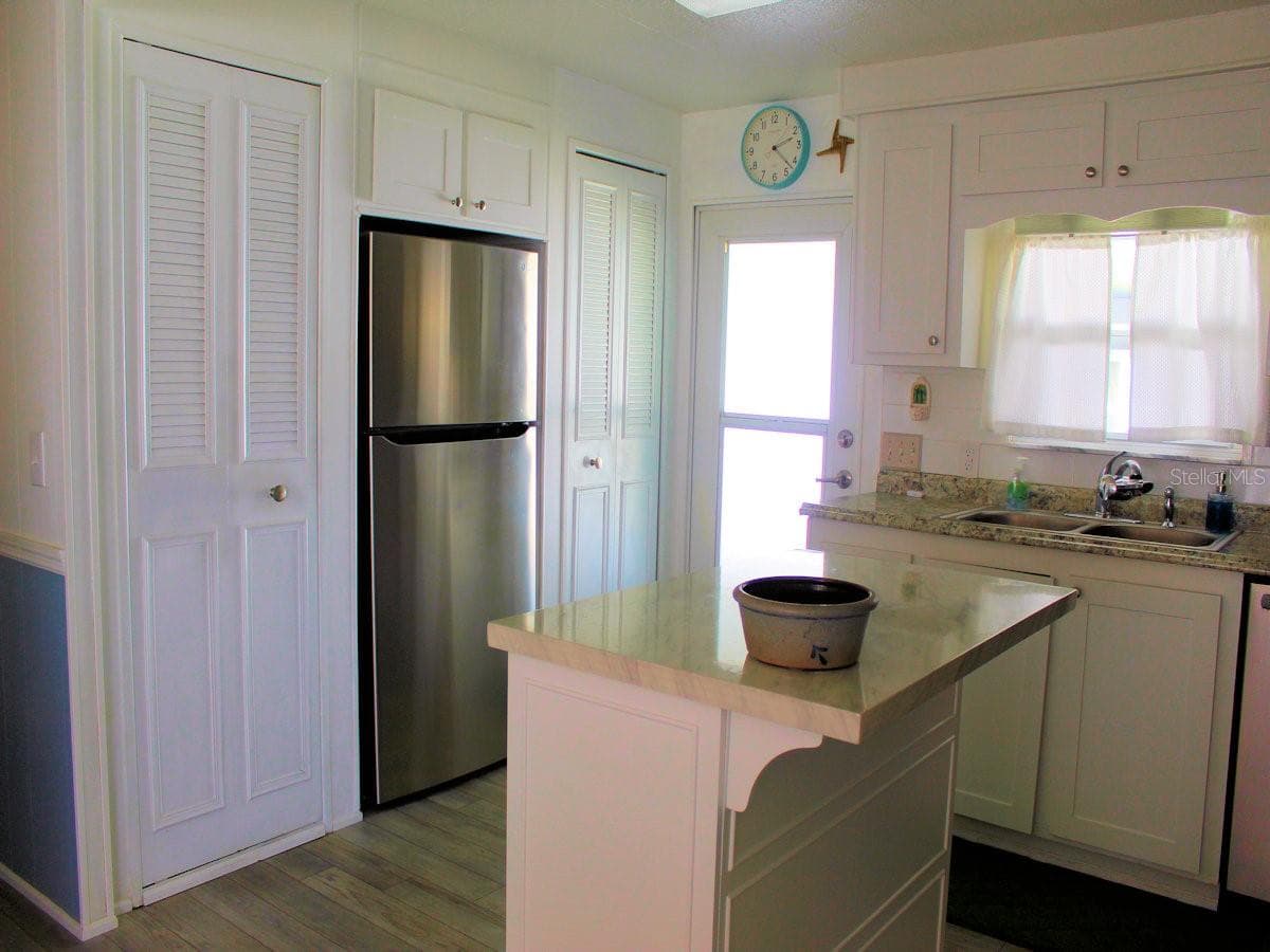 Mobile Home at PALM HILL MOBILE HOME PARK UNREC, LARGO, photo 7 of 15