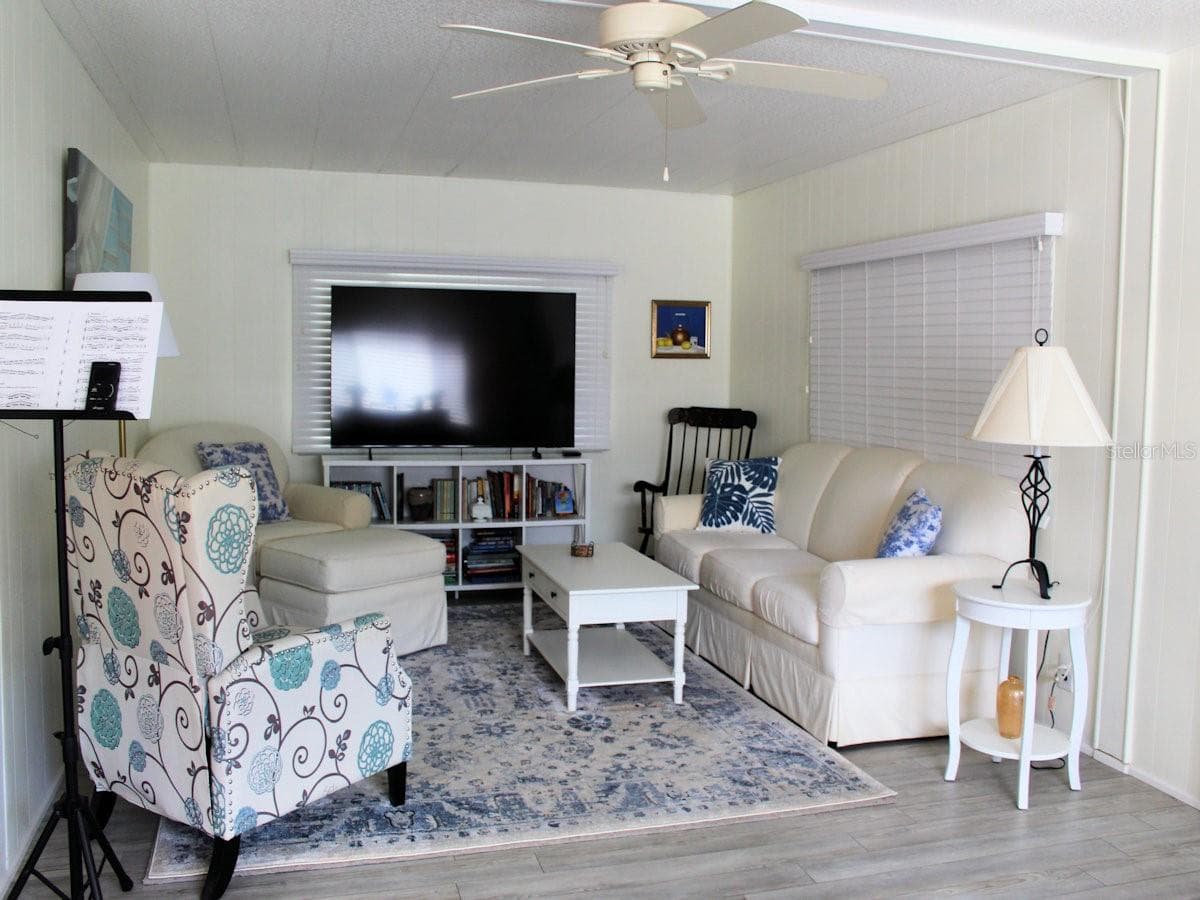 Mobile Home at PALM HILL MOBILE HOME PARK UNREC, LARGO, photo 11 of 15
