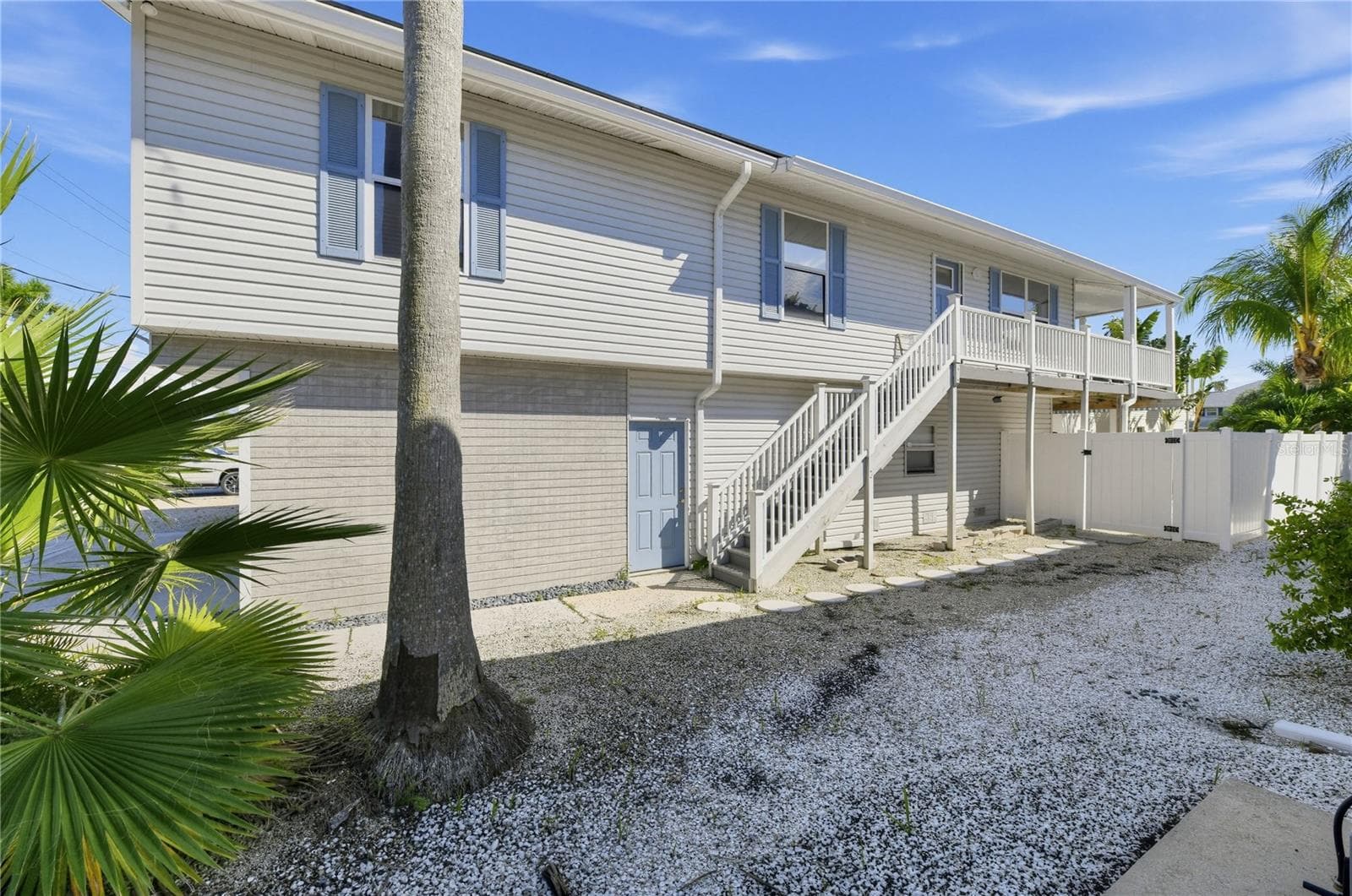 Single Family Residence at 264 S HARBOR DR, HOLMES BEACH, photo 3 of 46