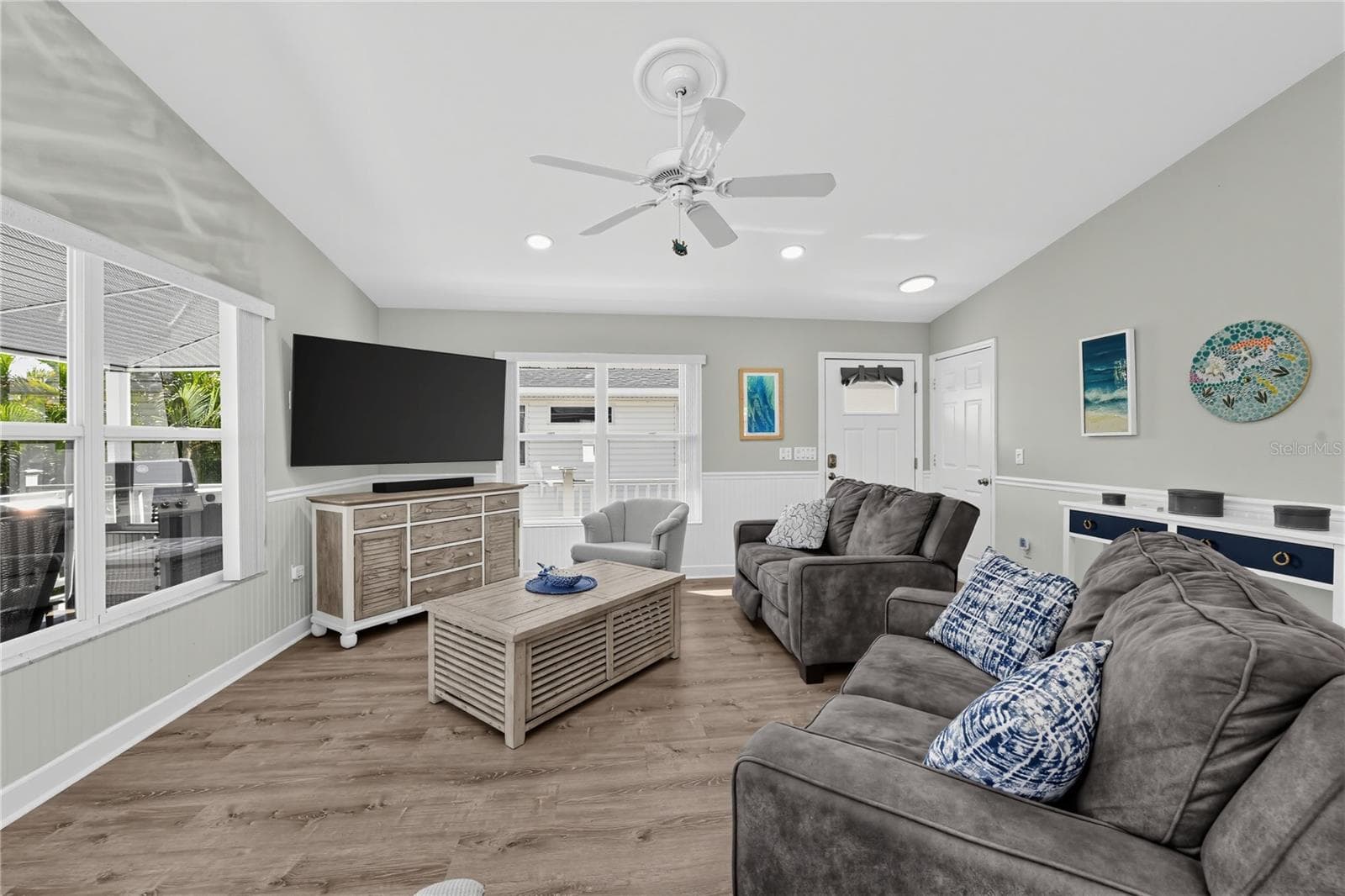 Single Family Residence at 264 S HARBOR DR, HOLMES BEACH, photo 5 of 46