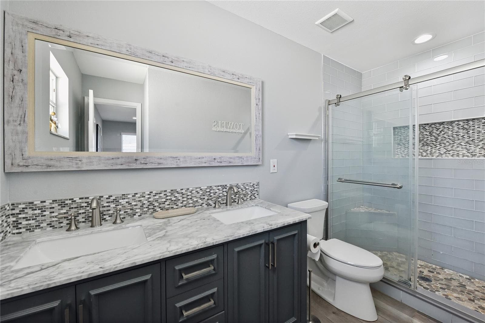 Master Bed Bathroom - 264 S HARBOR DR, HOLMES BEACH