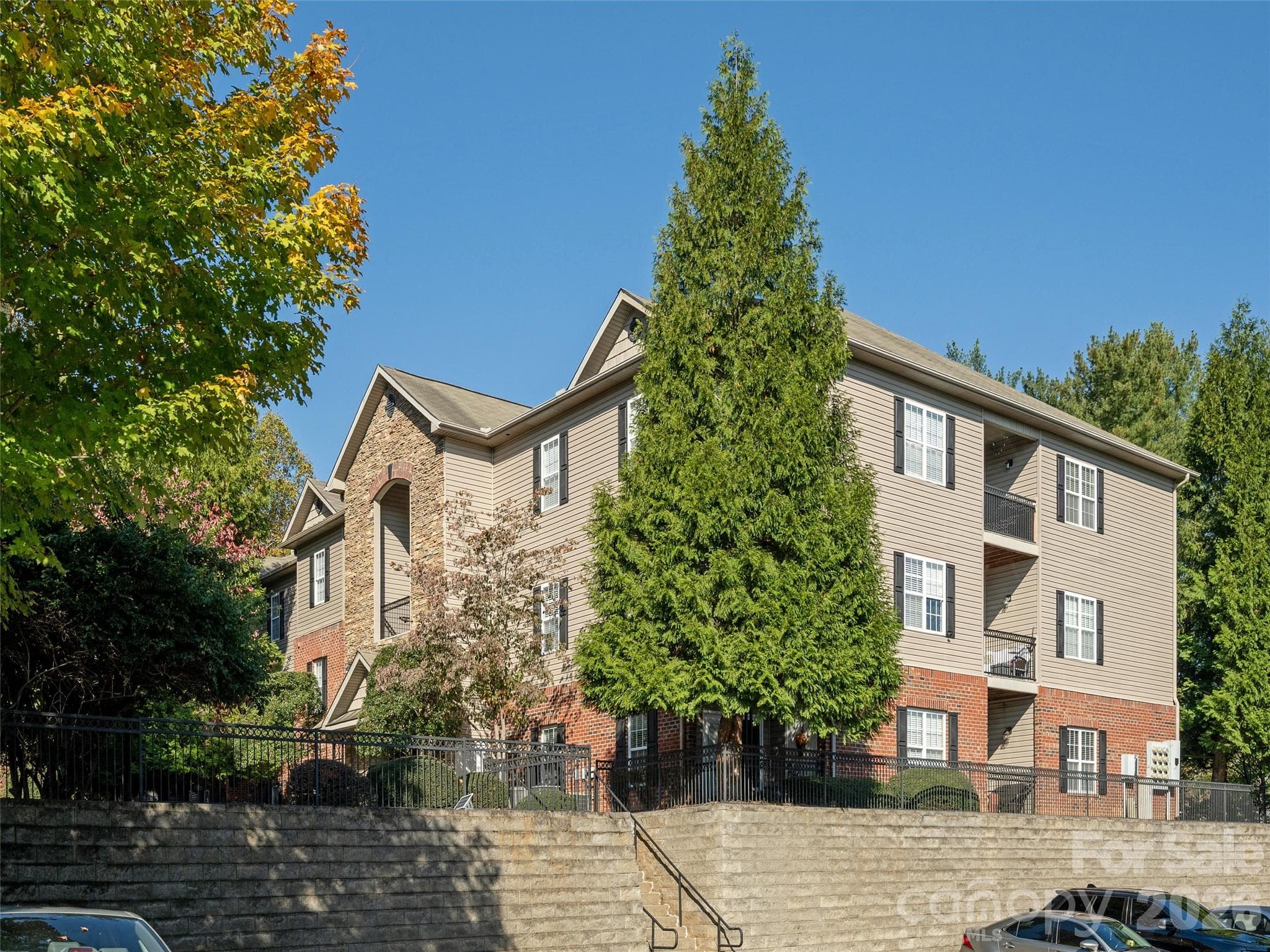 Condominium at 437 Appeldoorn Circle, Asheville, photo 3 of 31