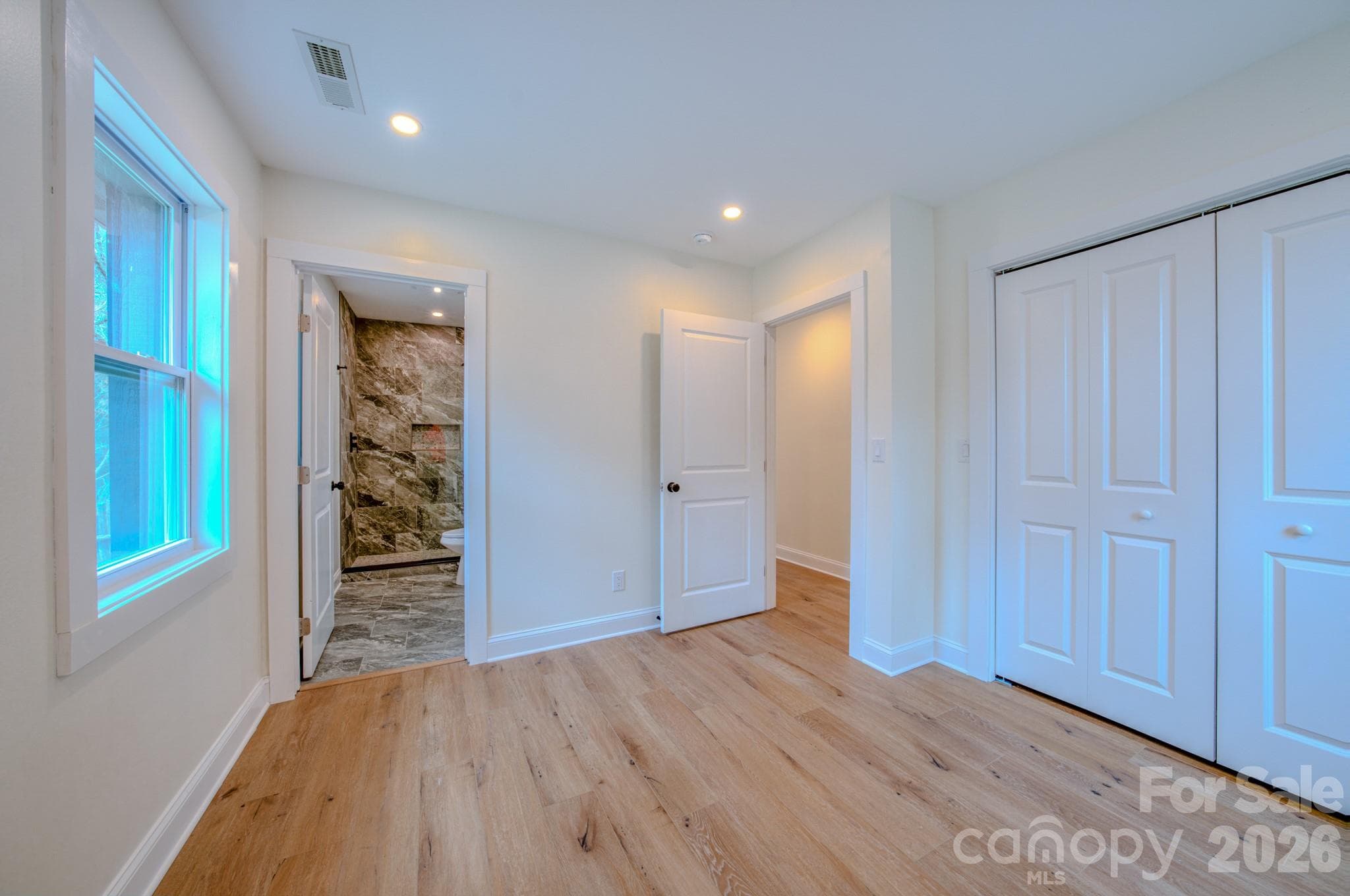 bedroom with ensuite bath - 115 Silver Dapple Lane, Hendersonville