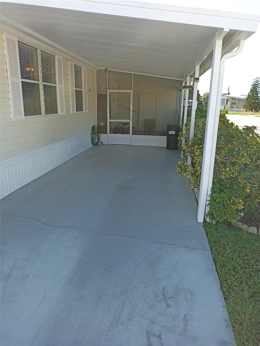 Manufactured Home at 3421 HAMPSHIRE DR, HOLIDAY, photo 2 of 30