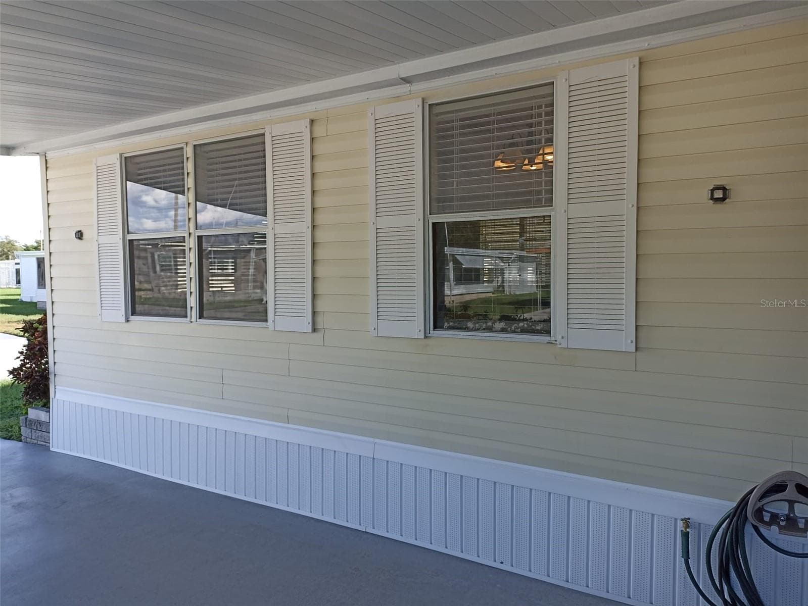 Manufactured Home at 3421 HAMPSHIRE DR, HOLIDAY, photo 4 of 30