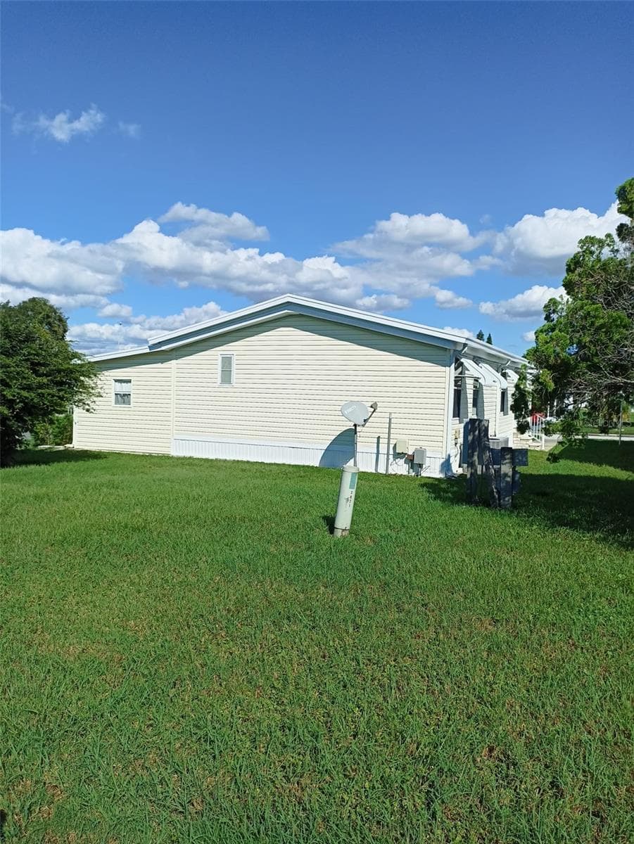 Manufactured Home at 3421 HAMPSHIRE DR, HOLIDAY, photo 6 of 30