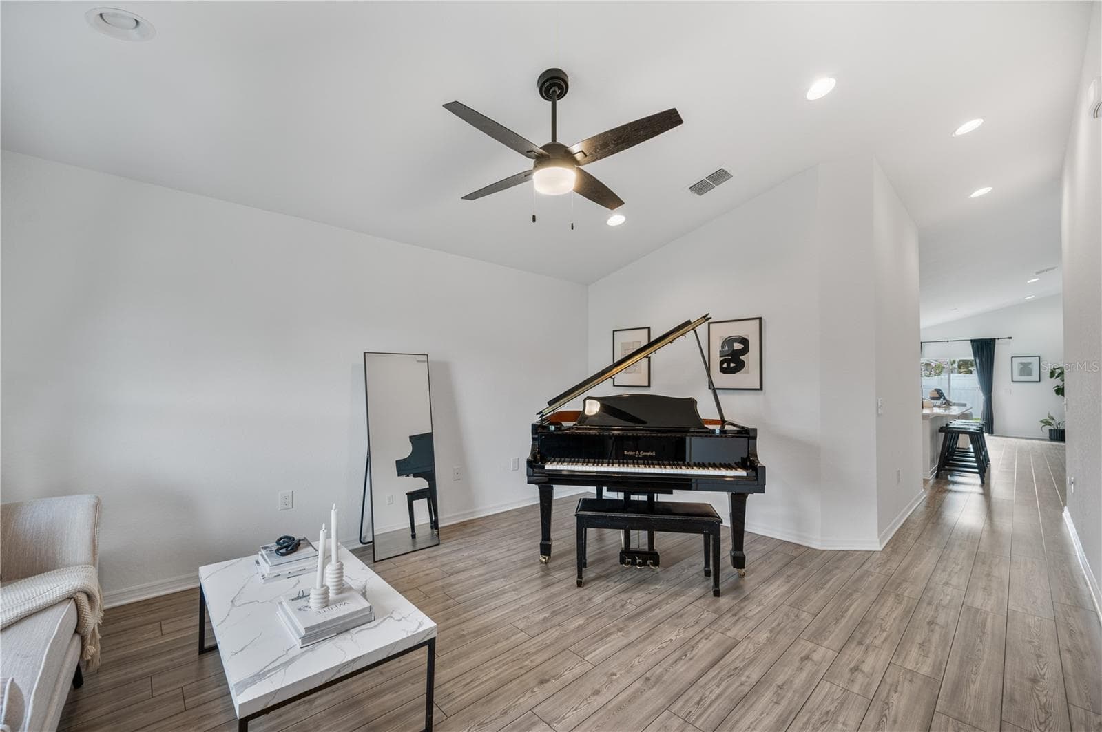 Flooded with natural light & soaring ceilings this lovely home awaits its new owner. - 1279 PINTAIL PL, LAKELAND