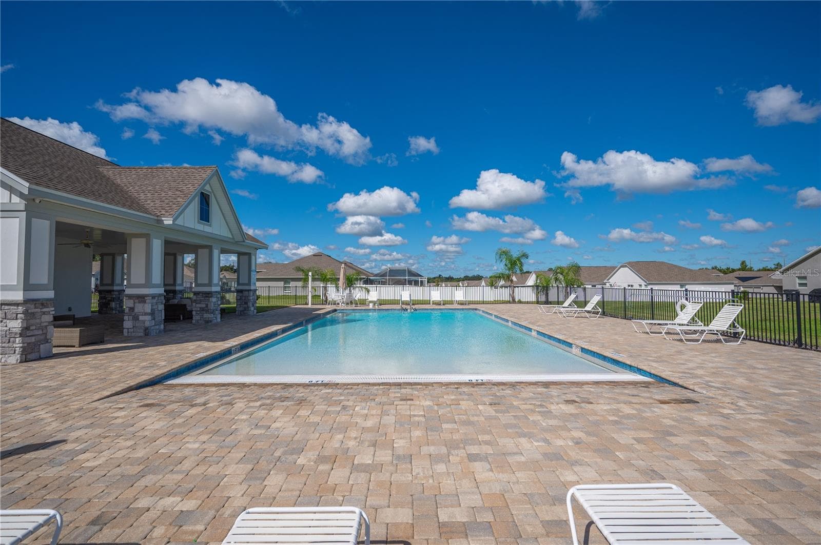 The community pool - 1279 PINTAIL PL, LAKELAND