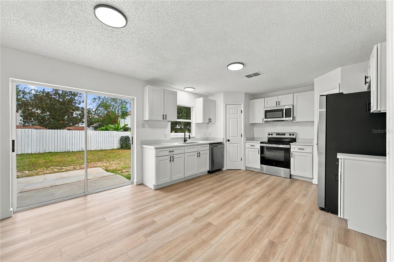 Single Family Residence at 980 MAYFAIR ST, EUSTIS, photo 7 of 48