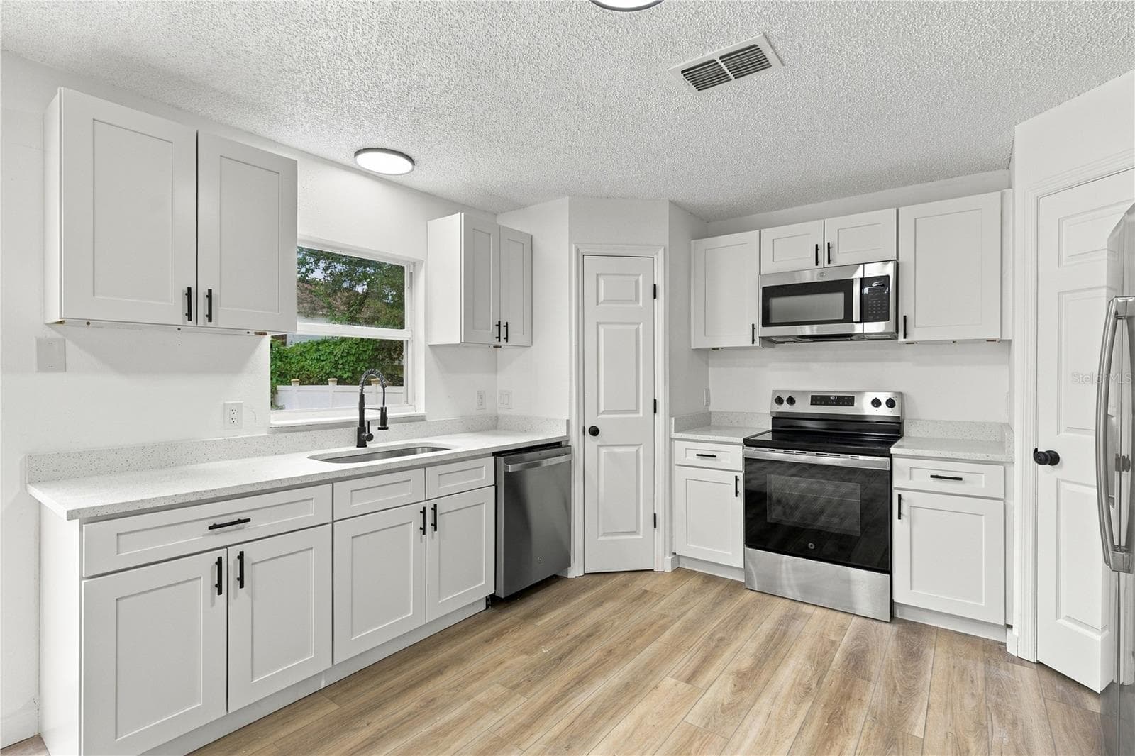 Single Family Residence at 980 MAYFAIR ST, EUSTIS, photo 9 of 48