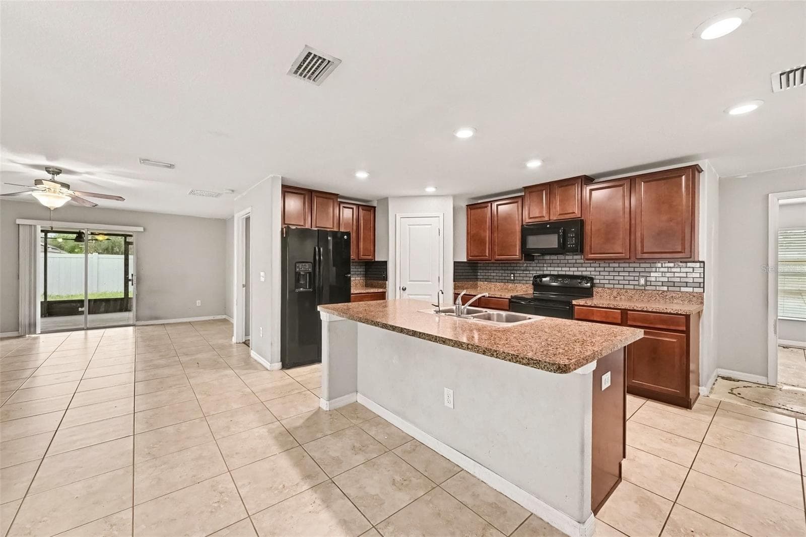 Single Family Residence at 1501 CLIMBING DAYFLOWER DR, RUSKIN, photo 11 of 34