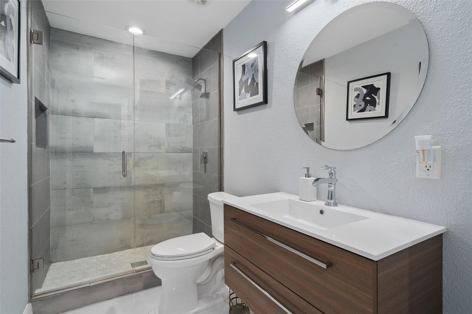 Guest Bathroom 1 - 39250 FOREST DR, EUSTIS
