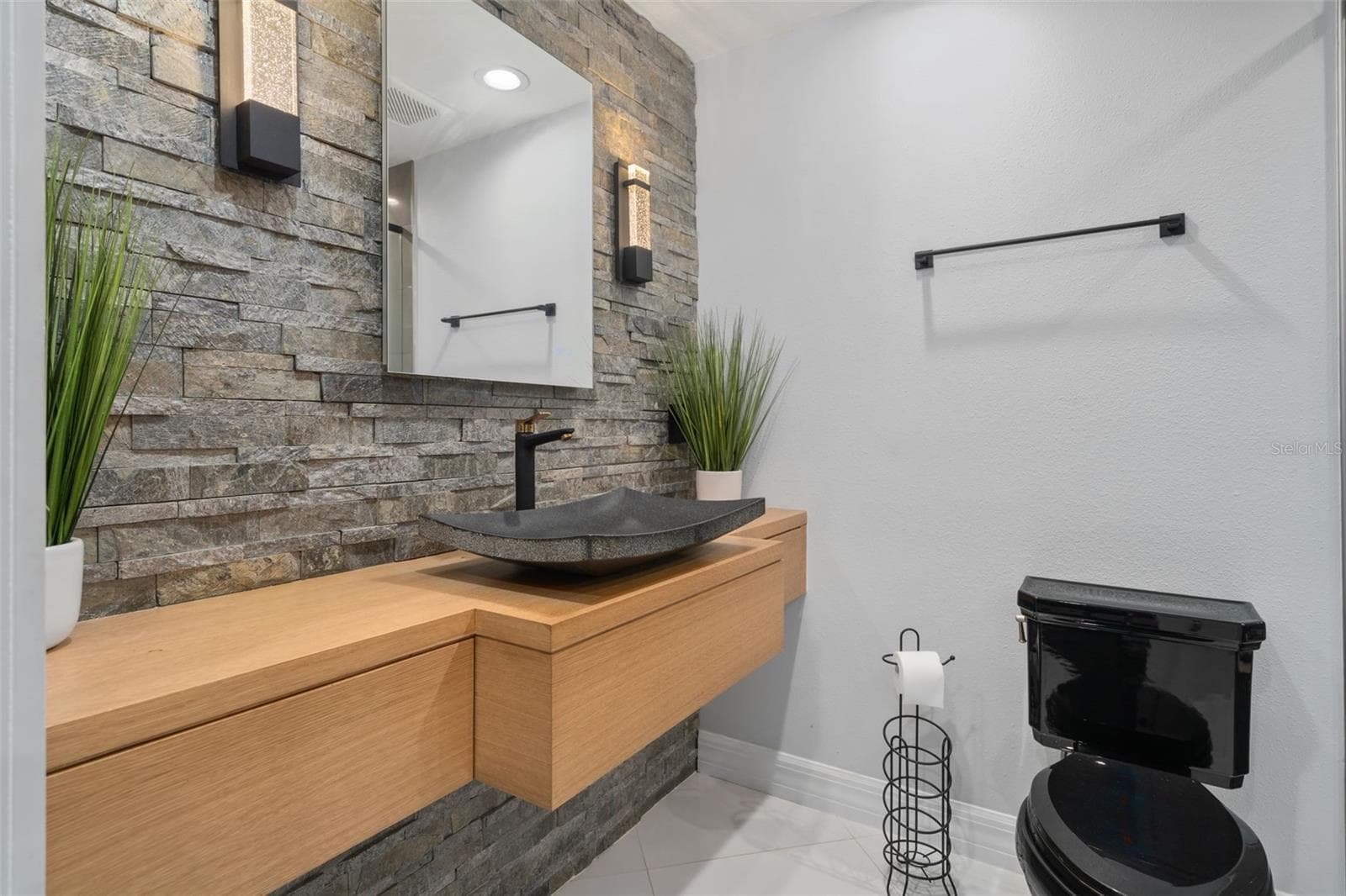 Primary Bathroom - 39250 FOREST DR, EUSTIS