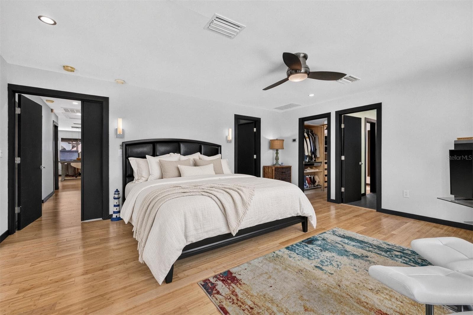 Virtual bed. - 113 7TH ST E, ST PETERSBURG