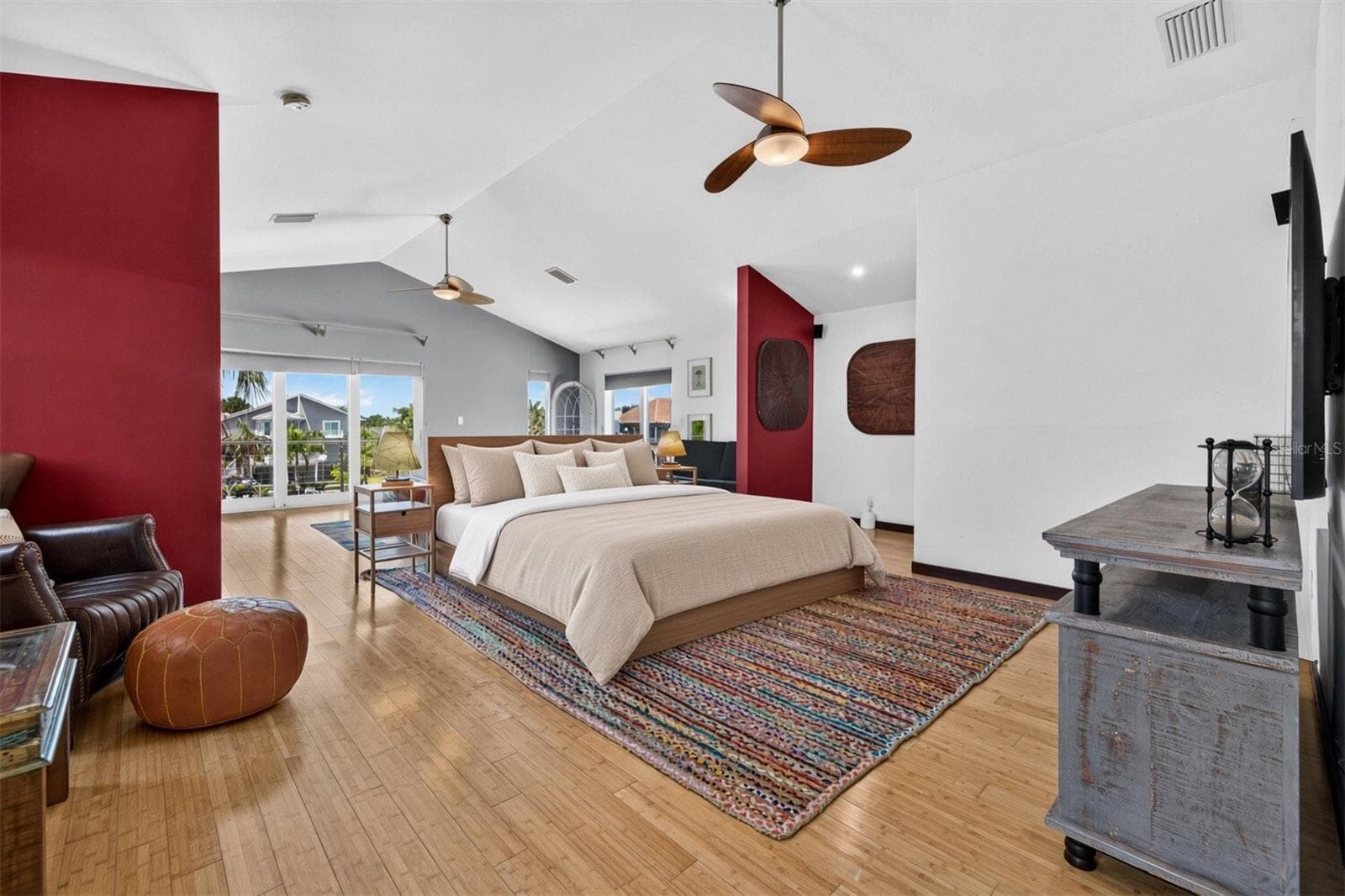 Virtual bed - 113 7TH ST E, ST PETERSBURG
