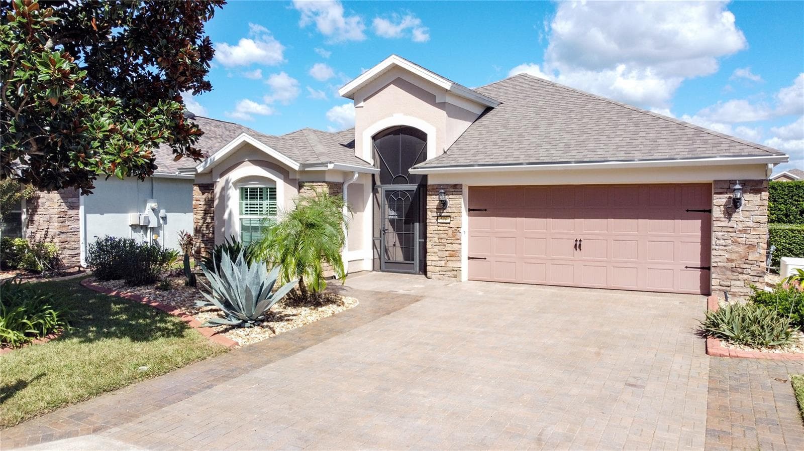 516 PLAYA DR