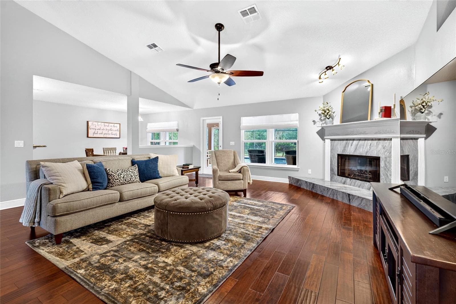Family room next to kitchen - 24114 PLYMOUTH HOLLOW CIR, SORRENTO
