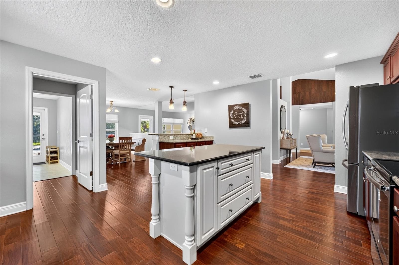 Oversized kitchen - 24114 PLYMOUTH HOLLOW CIR, SORRENTO