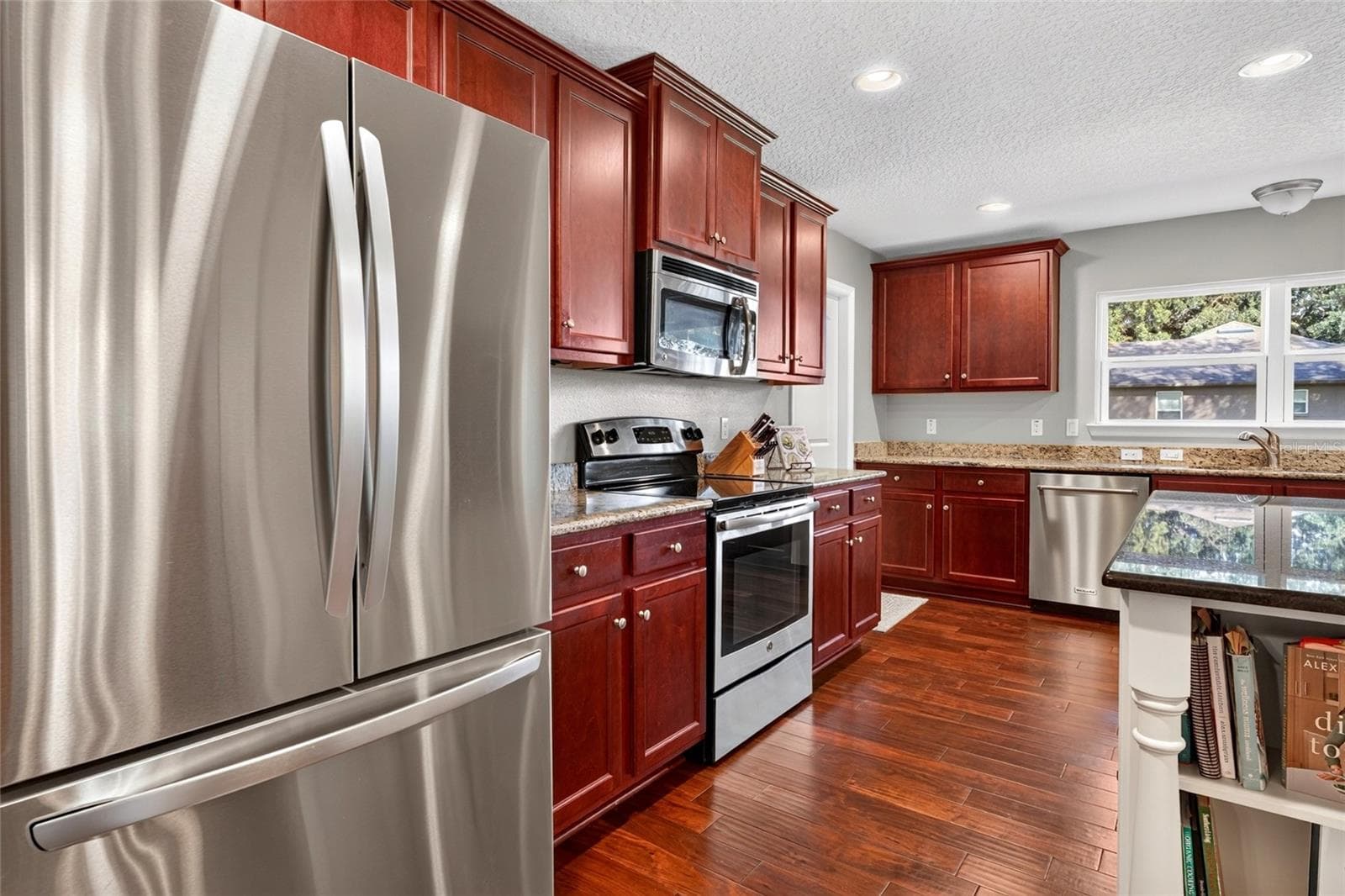 Custom cabinetry - 24114 PLYMOUTH HOLLOW CIR, SORRENTO