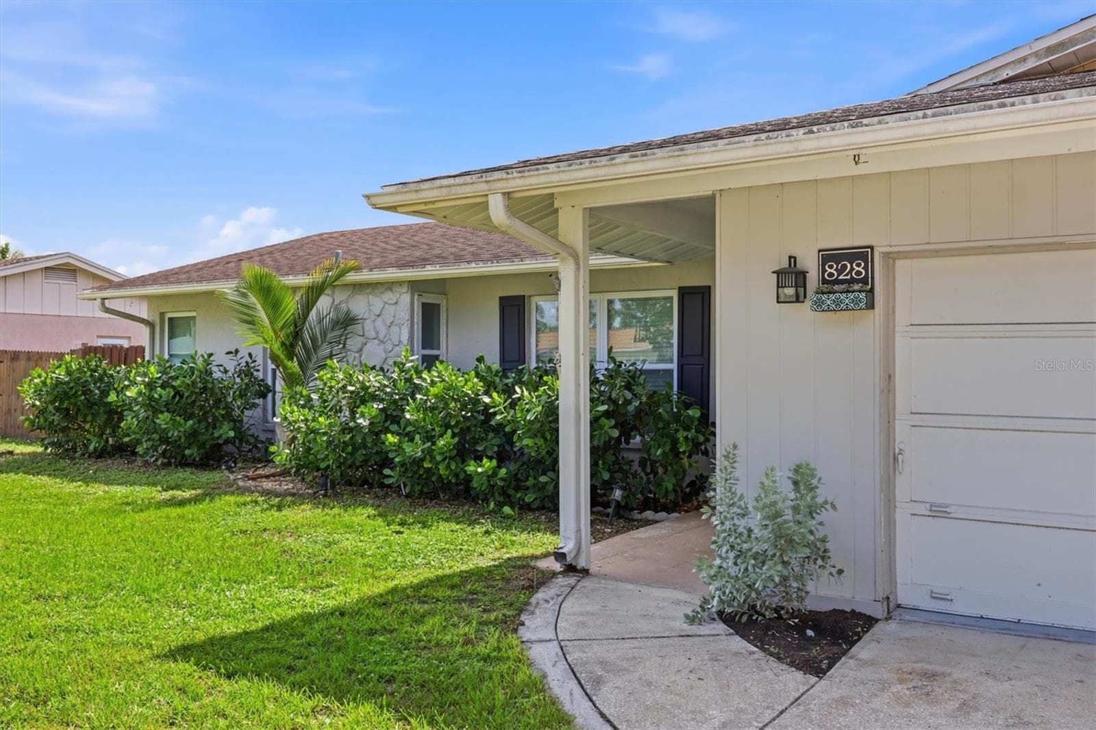 Single Family Residence at 828 PONDEROSA PINE LN, SARASOTA, photo 3 of 53