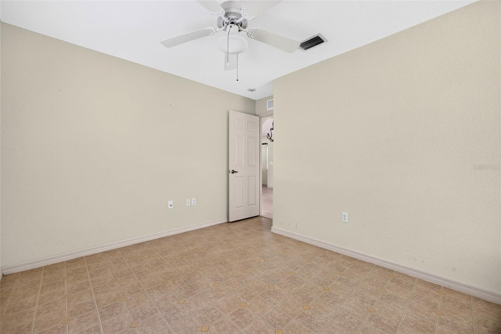 Single Family Residence at 25195 AYSEN DR, PUNTA GORDA, photo 24 of 35