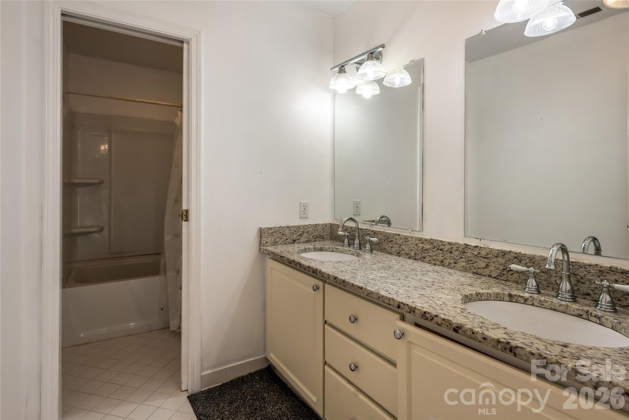 Upstairs bath - 4943 Elmhurst Drive NE, Hickory